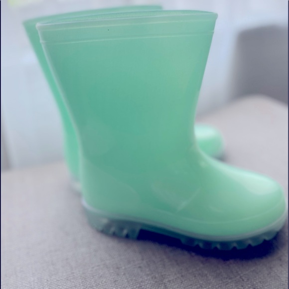 Toddler Girls Shimmery Light Green Rain Boots —K KomForme ,size11 - Picture 3 of 6